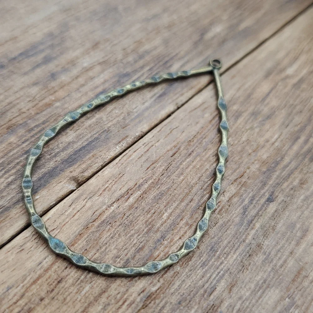 Hammered Bronze Tone‎ Pendant P339